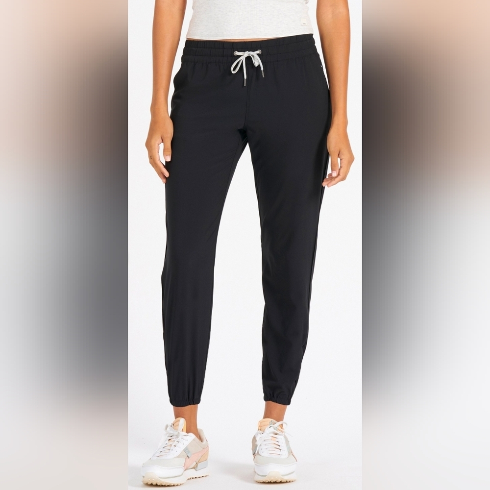 Vuori Women’s Black Weekender Slim Fit Jogger Pants Size Medium